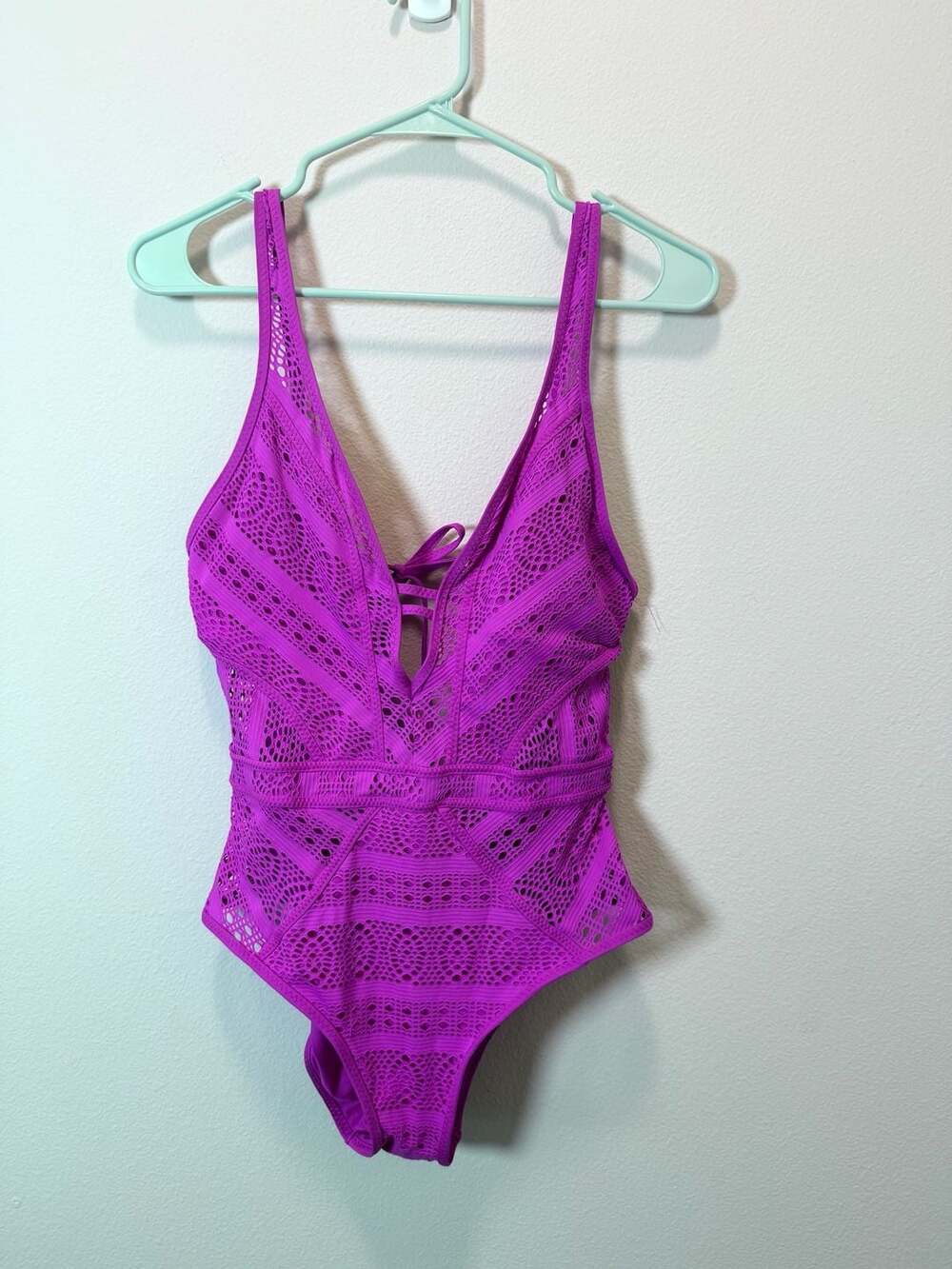 BECCA Color Play Crochet Plunge One-Piece Swimsuit Magenta Size Large